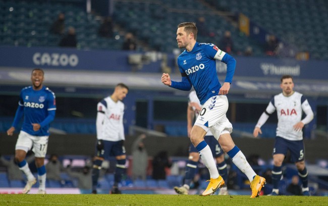 一位球员因 一位球员因