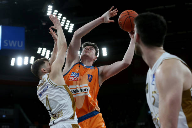 定格的吊球 定格的吊球