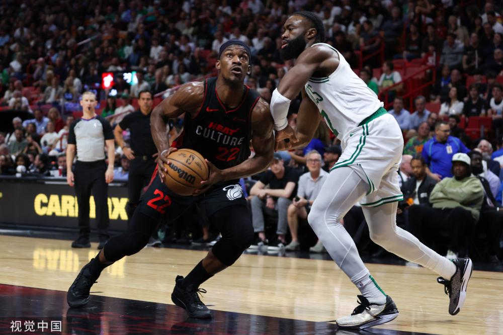 轻松将球踢 轻松将球踢